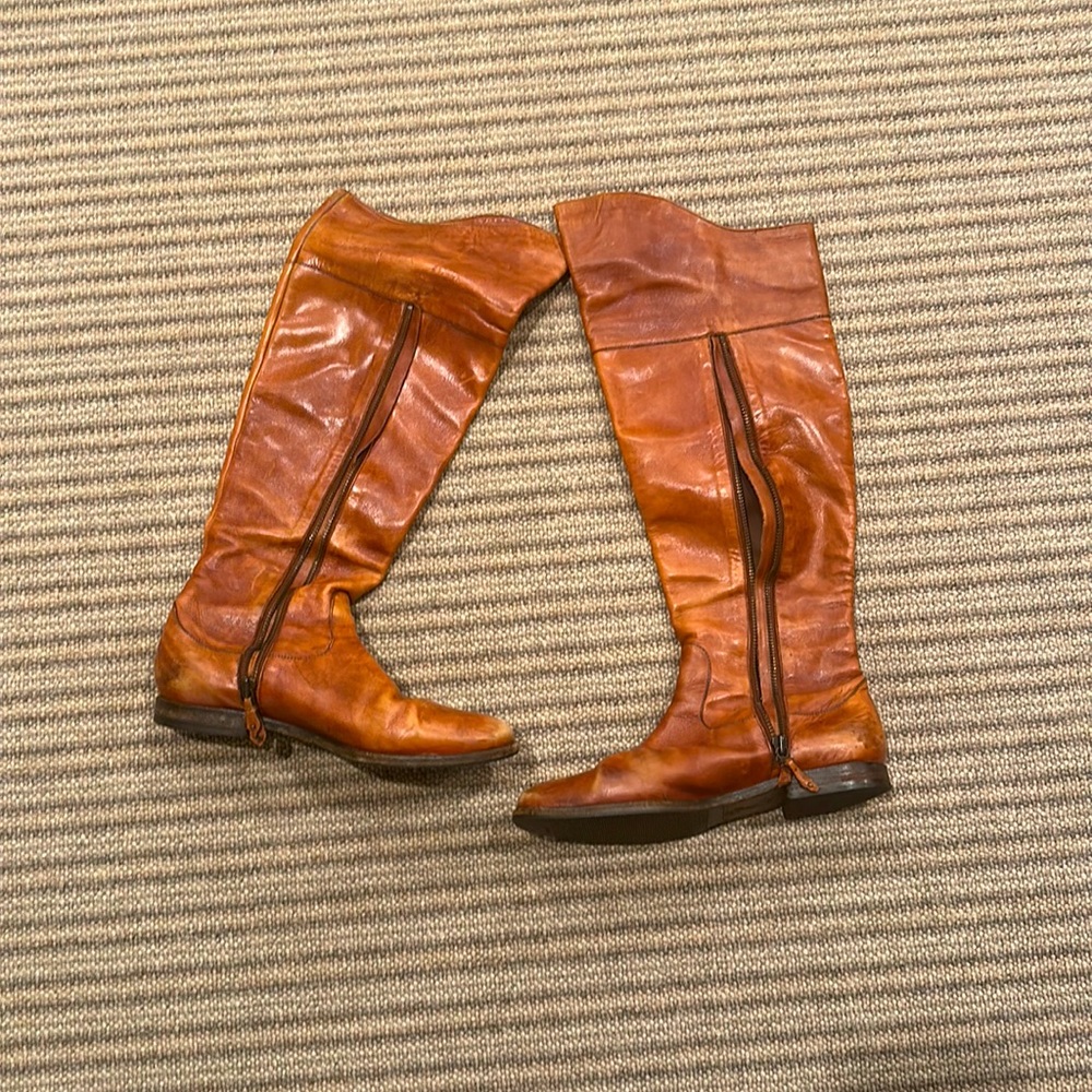 Great boots. Need a bit of rebuffing at toes but otherwise in good shape !